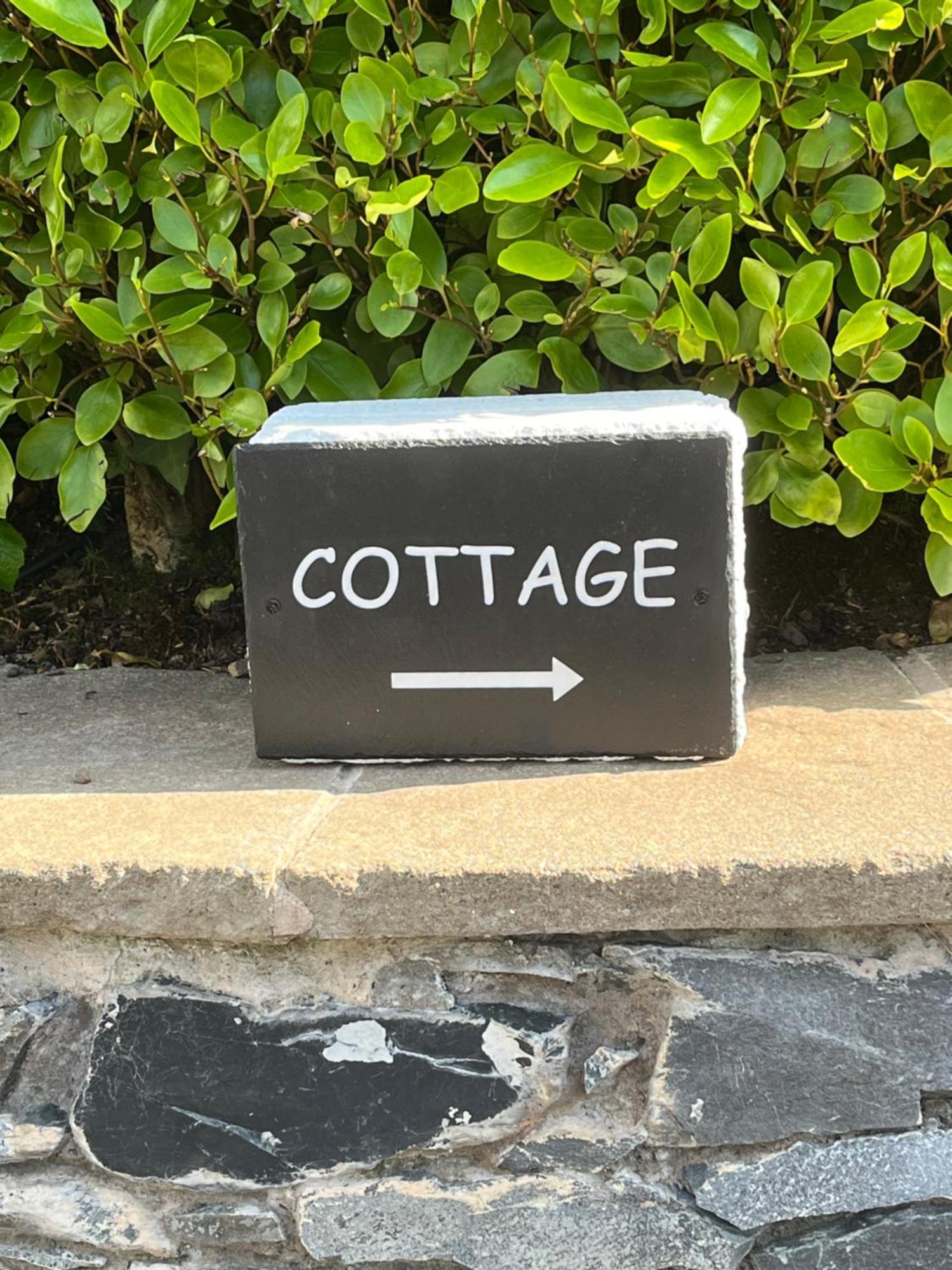 The Cottage At Ashbrook - Charming Country Cottage Near ベルファスト エクステリア 写真
