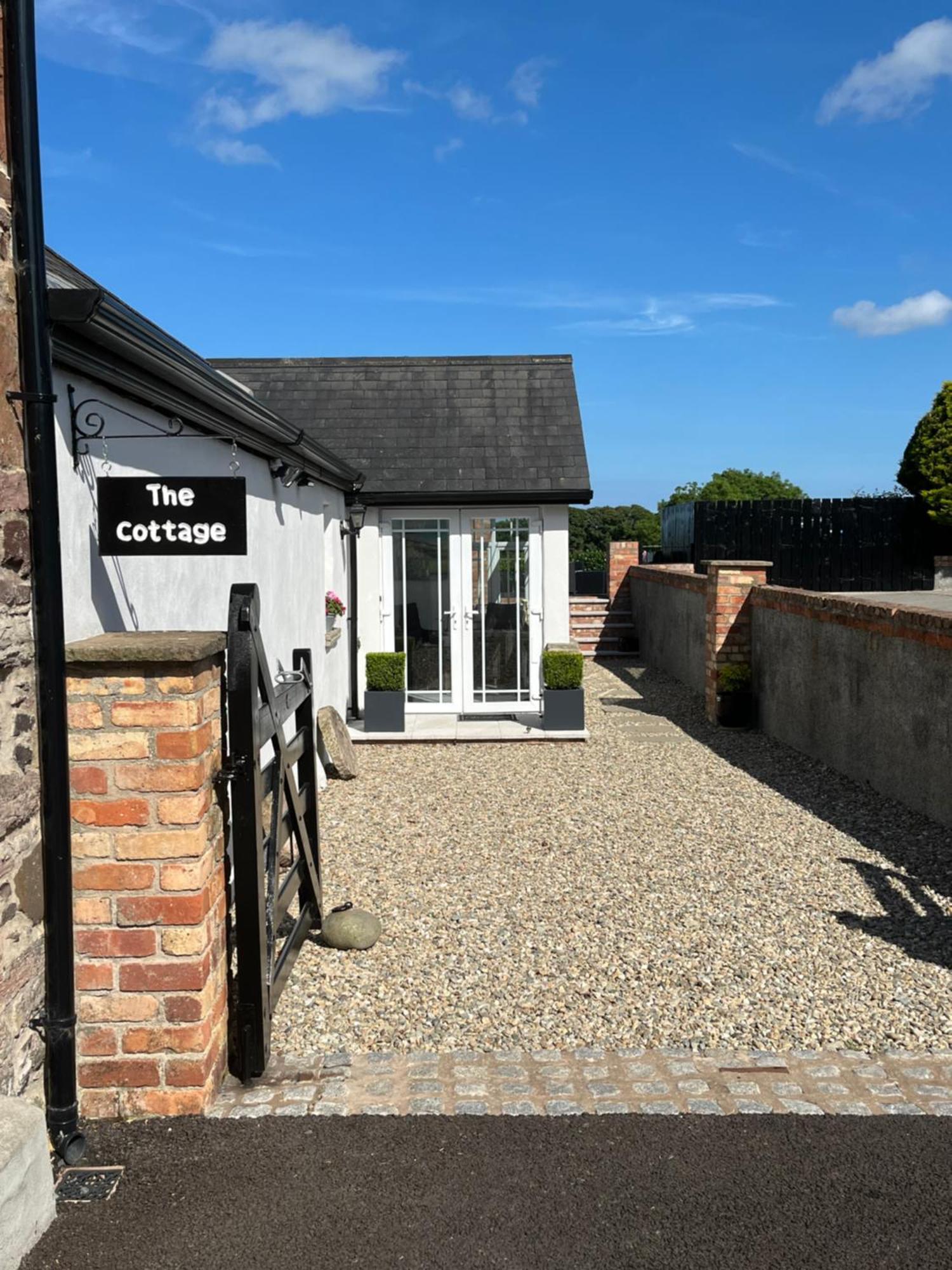 The Cottage At Ashbrook - Charming Country Cottage Near ベルファスト エクステリア 写真