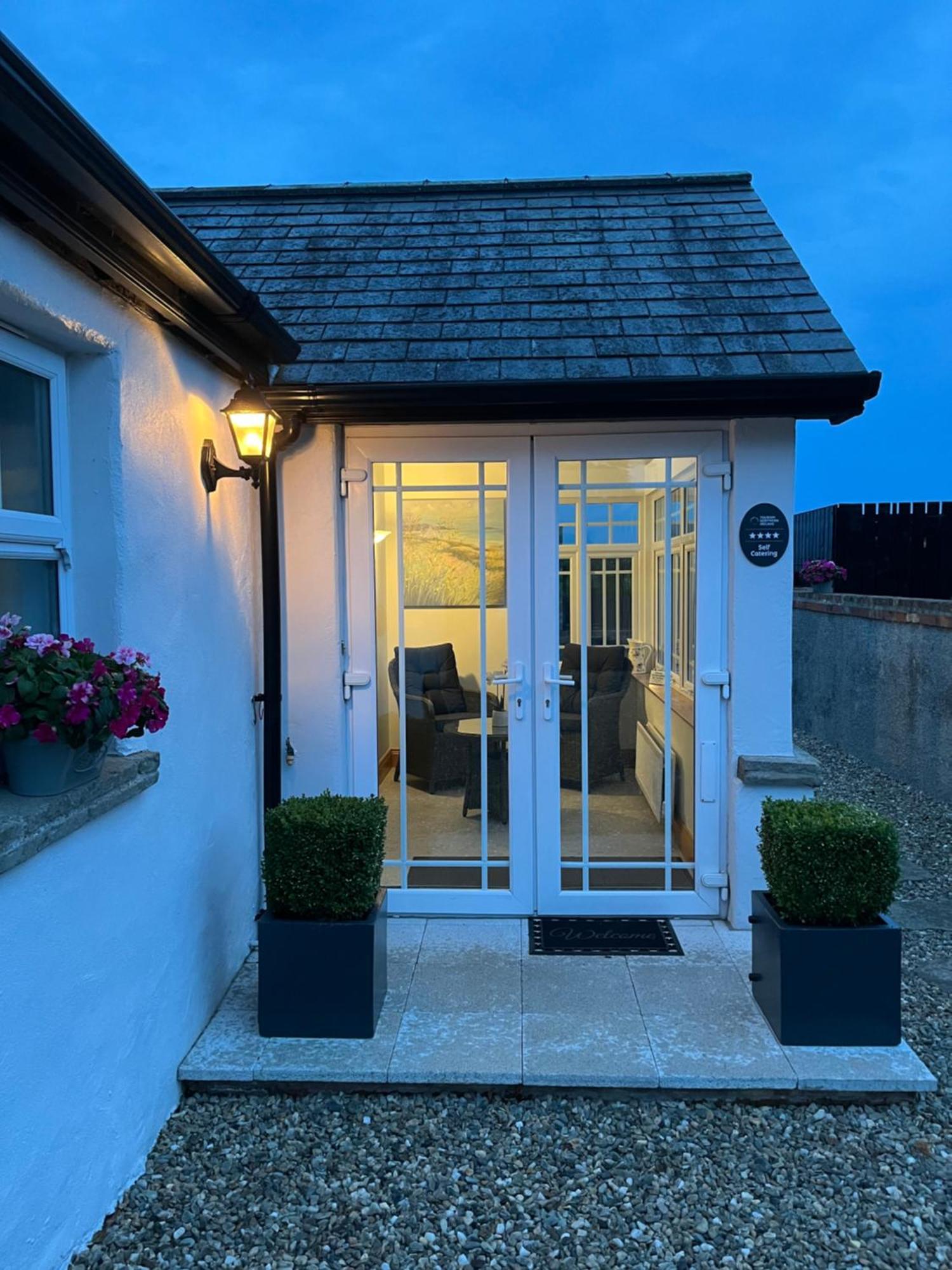 The Cottage At Ashbrook - Charming Country Cottage Near ベルファスト エクステリア 写真